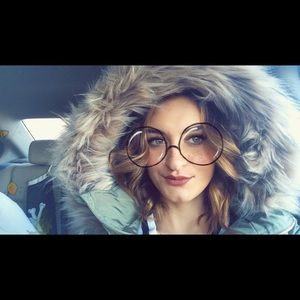 Meet your Posher, Elizabeth